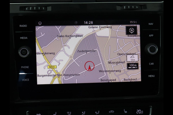 Volkswagen Golf 1.5 TSI Comfortline Business | Trekhaak | Stoelverwarming | Massage | Carplay | Navigatie | Parkeerhulp | Adaptive cruise | Climate control | LED | Bluetooth