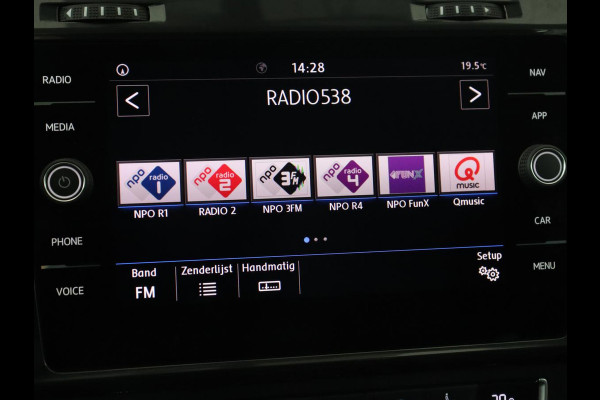 Volkswagen Golf 1.5 TSI Comfortline Business | Trekhaak | Stoelverwarming | Massage | Carplay | Navigatie | Parkeerhulp | Adaptive cruise | Climate control | LED | Bluetooth