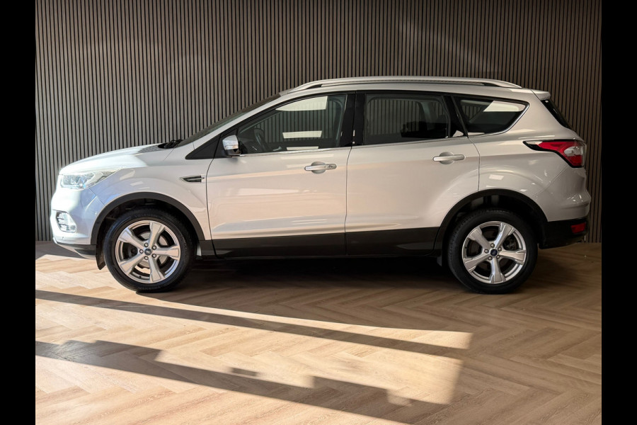 Ford Kuga 1.5 EcoBoost Titanium TREKHAAK NAVIGATIE CAMERA KEYLESS-GO CRUISE PDC AIRCO START/STOP BLUETOOTH