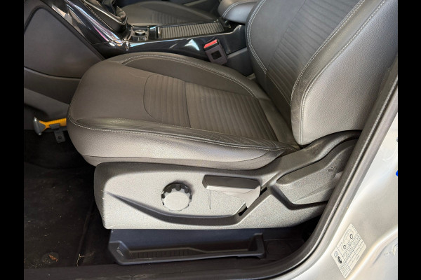 Ford Kuga 1.5 EcoBoost Titanium TREKHAAK NAVIGATIE CAMERA KEYLESS-GO CRUISE PDC AIRCO START/STOP BLUETOOTH