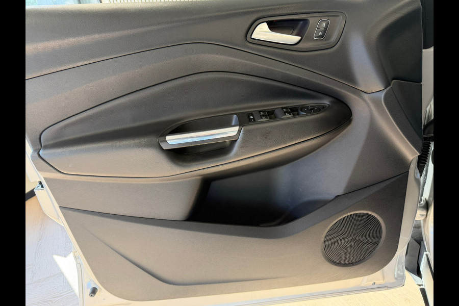 Ford Kuga 1.5 EcoBoost Titanium TREKHAAK NAVIGATIE CAMERA KEYLESS-GO CRUISE PDC AIRCO START/STOP BLUETOOTH