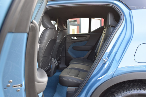 Volvo XC40 Extended Range 252PK Plus 82 kWh | ACC | Camera | Blis | 19"LMV | All seasons | Stoel-Stuurverwarming