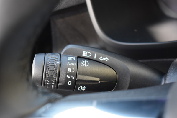 Volvo XC40 Extended Range 252PK Plus 82 kWh | ACC | Camera | Blis | 19"LMV | All seasons | Stoel-Stuurverwarming