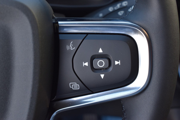 Volvo XC40 Extended Range 252PK Plus 82 kWh | ACC | Camera | Blis | 19"LMV | All seasons | Stoel-Stuurverwarming