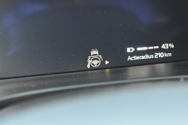 Volvo XC40 Extended Range 252PK Plus 82 kWh | ACC | Camera | Blis | 19"LMV | All seasons | Stoel-Stuurverwarming