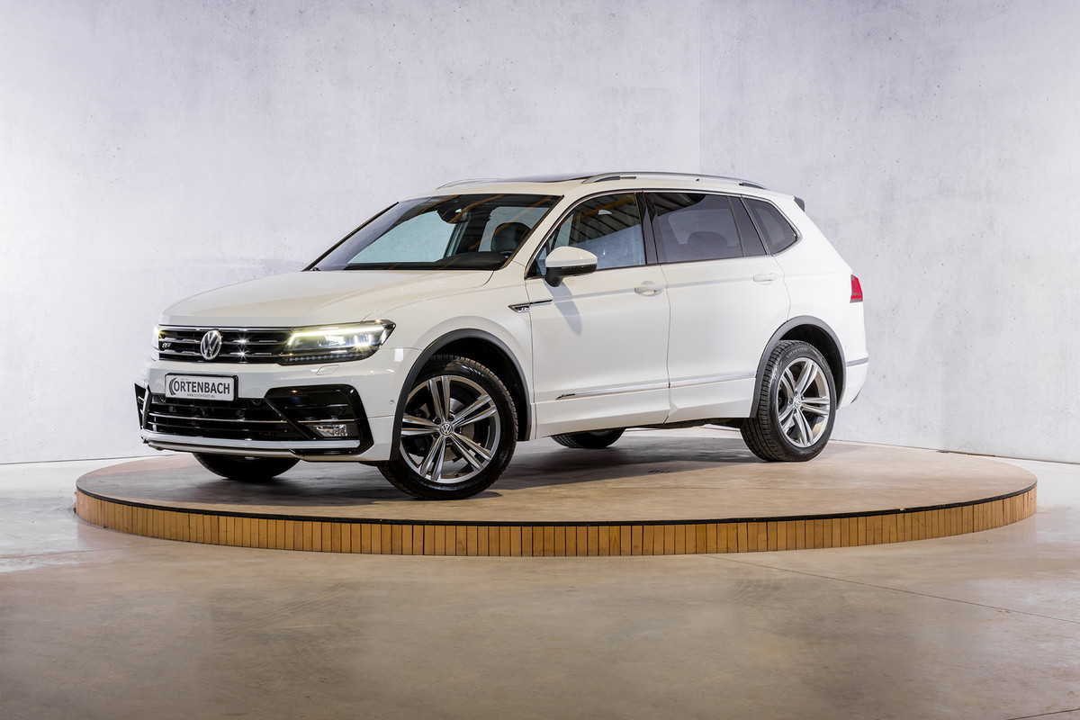 Volkswagen Tiguan Allspace 1.4 TSI Highline Business R- Line 7p. | Adaptieve cruise | Panorama dak | Zwenkbare trekhaak | Memory |