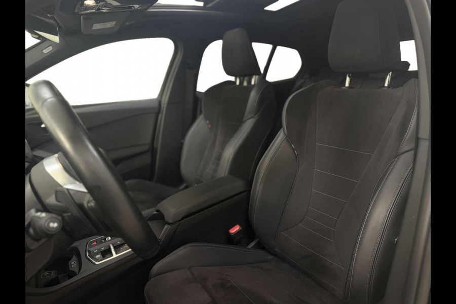 BMW 1-serie 120 | M-Sport Pro Harman/Kardon | Hud| Carplay & Android Auto|Pano| Trekhaak | Shadow Line | Cruise|Incl Btw