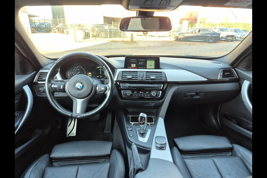 BMW 3 Serie Touring F31 320i M Sport X-drive Trekhaak Apple CarPlay dig.dash 19inch 320i xDrive M Sport Edition