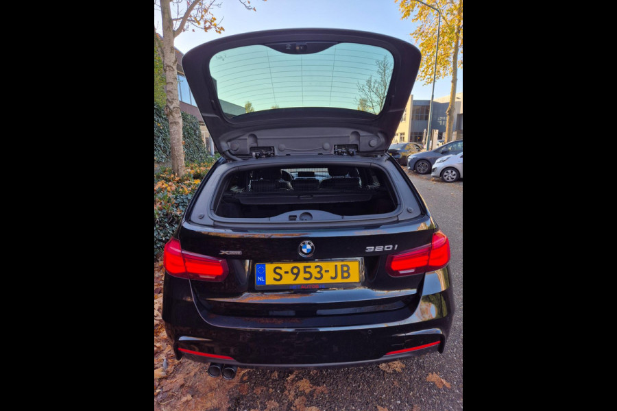 BMW 3 Serie Touring F31 320i M Sport X-drive Trekhaak Apple CarPlay dig.dash 19inch 320i xDrive M Sport Edition