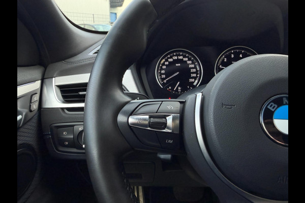 BMW X2 SDrive18i M-Pakket High Exec Full M Sportief Design LED 19” M-Velgen M-Alcantara Navi Camera PDC V+A