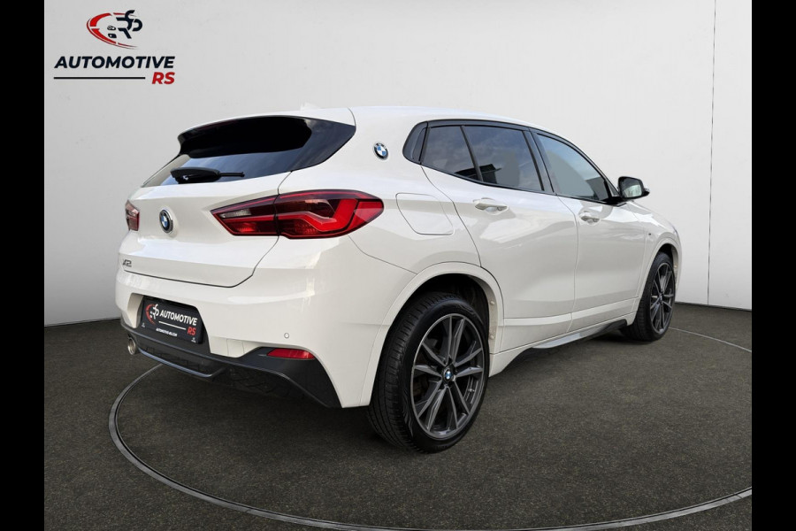 BMW X2 SDrive18i M-Pakket High Exec Full M Sportief Design LED 19” M-Velgen M-Alcantara Navi Camera PDC V+A