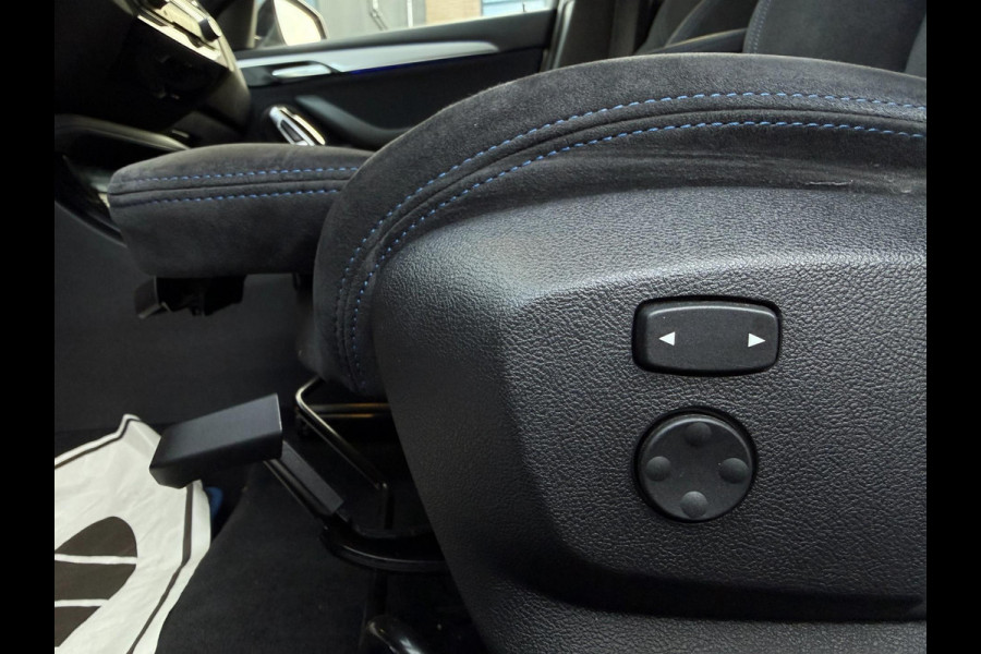 BMW X2 SDrive18i M-Pakket High Exec Full M Sportief Design LED 19” M-Velgen M-Alcantara Navi Camera PDC V+A