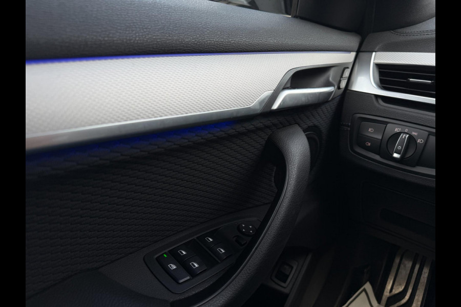 BMW X2 SDrive18i M-Pakket High Exec Full M Sportief Design LED 19” M-Velgen M-Alcantara Navi Camera PDC V+A