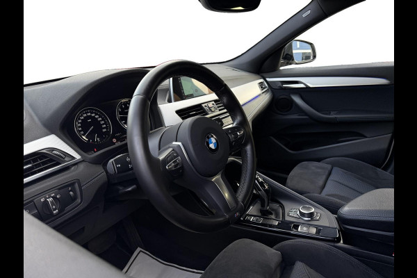 BMW X2 SDrive18i M-Pakket High Exec Full M Sportief Design LED 19” M-Velgen M-Alcantara Navi Camera PDC V+A