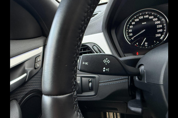 BMW X2 SDrive18i M-Pakket High Exec Full M Sportief Design LED 19” M-Velgen M-Alcantara Navi Camera PDC V+A