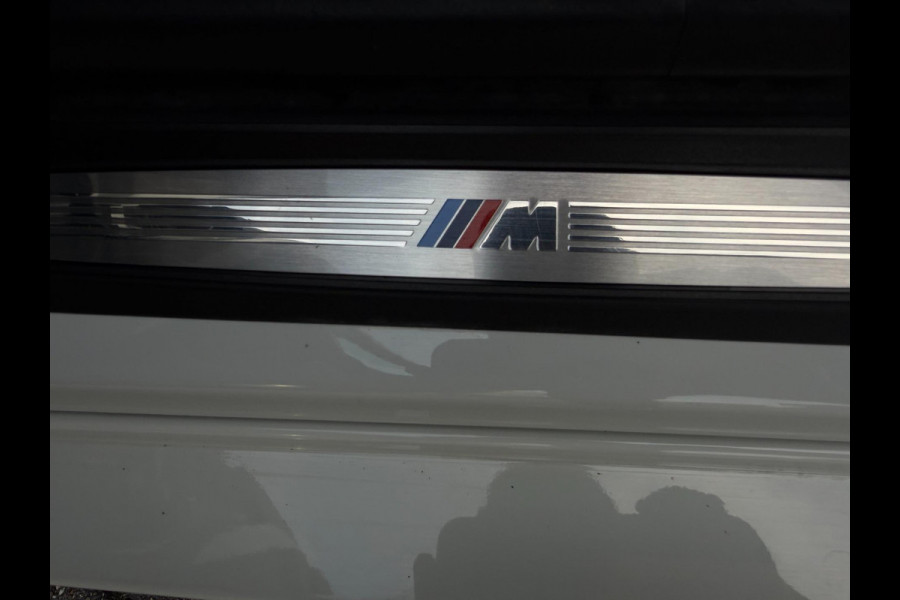 BMW X2 SDrive18i M-Pakket High Exec Full M Sportief Design LED 19” M-Velgen M-Alcantara Navi Camera PDC V+A