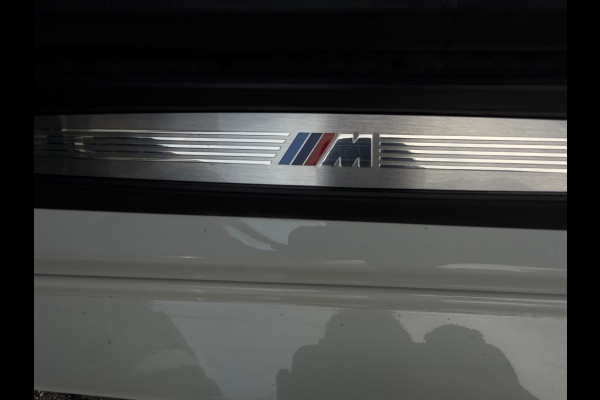 BMW X2 SDrive18i M-Pakket High Exec Full M Sportief Design LED 19” M-Velgen M-Alcantara Navi Camera PDC V+A