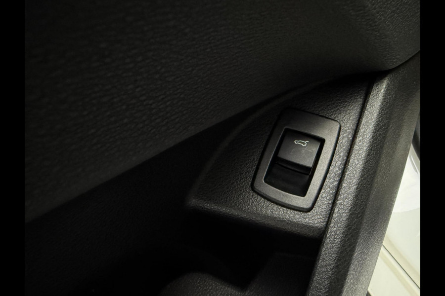 BMW X2 SDrive18i M-Pakket High Exec Full M Sportief Design LED 19” M-Velgen M-Alcantara Navi Camera PDC V+A