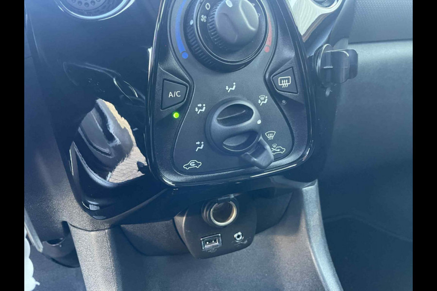 Peugeot 108 1.0 e-VTi Allure / navigatie