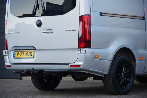 Mercedes-Benz Sprinter 319 3.0 CDI V6 L2H1 AUT. LED, 3.5T TREKHAAK, LUCHTVERING, ADAPT. CRUISE, 360 CAMERA, MBUX 10'', STOELVERWARMING, STANDKACHEL, VO