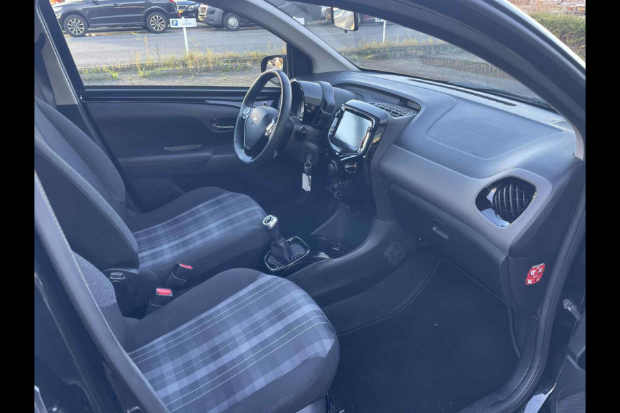 Peugeot 108 1.0 e-VTi Allure / navigatie