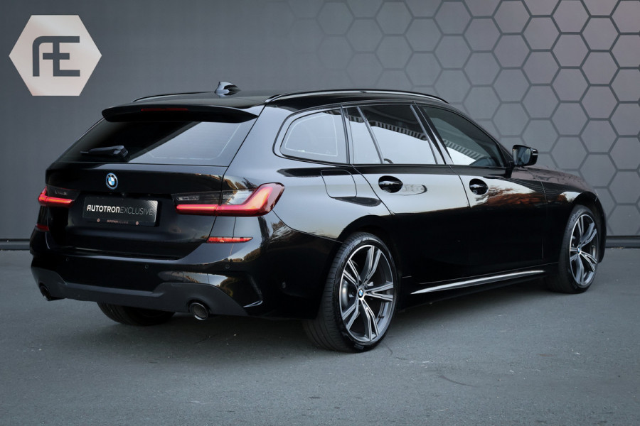 BMW 3 Serie Touring 330e M-SPORT | STOELVERWARMING | CRUISE CONTROL | ACHTERUITRIJCAMERA | APPLE CARPLAY | SFEERVERLICHTING | ORIGINEEL NEDE