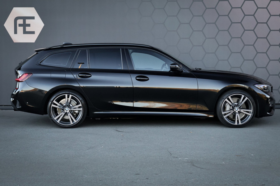BMW 3 Serie Touring 330e M-SPORT | STOELVERWARMING | CRUISE CONTROL | ACHTERUITRIJCAMERA | APPLE CARPLAY | SFEERVERLICHTING | ORIGINEEL NEDE