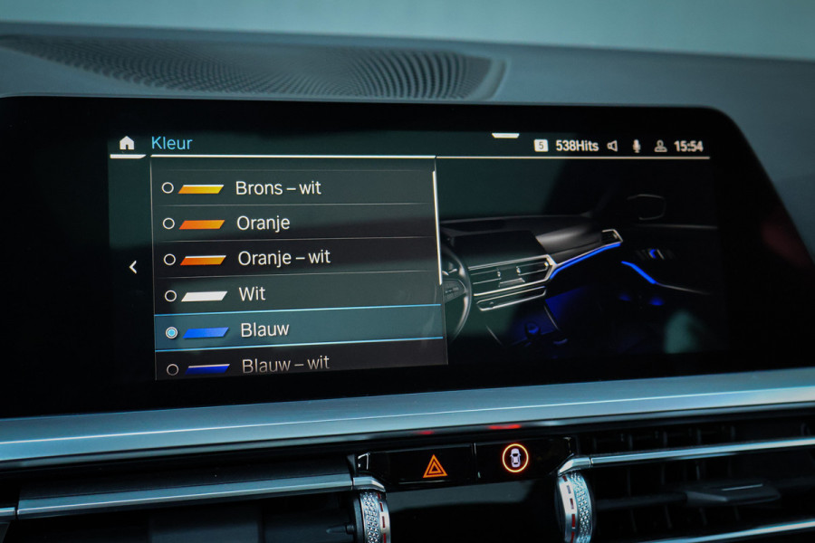 BMW 3 Serie Touring 330e M-SPORT | STOELVERWARMING | CRUISE CONTROL | ACHTERUITRIJCAMERA | APPLE CARPLAY | SFEERVERLICHTING | ORIGINEEL NEDE