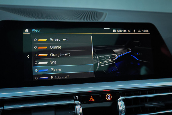 BMW 3 Serie Touring 330e M-SPORT | STOELVERWARMING | CRUISE CONTROL | ACHTERUITRIJCAMERA | APPLE CARPLAY | SFEERVERLICHTING | ORIGINEEL NEDE