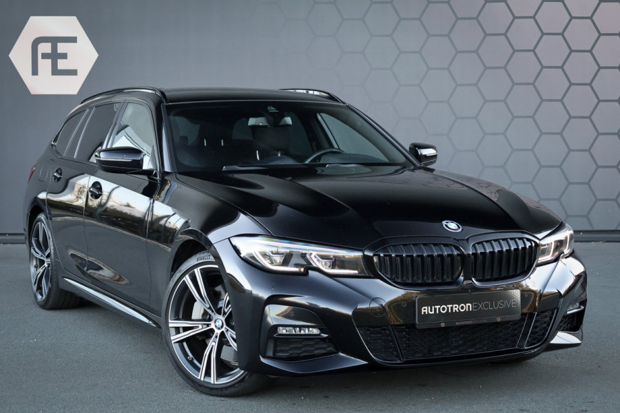BMW 3 Serie Touring 330e M-SPORT | STOELVERWARMING | CRUISE CONTROL | ACHTERUITRIJCAMERA | APPLE CARPLAY | SFEERVERLICHTING | ORIGINEEL NEDE