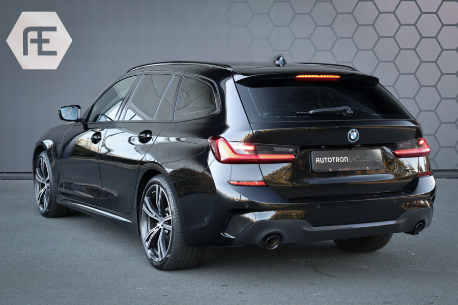 BMW 3 Serie Touring 330e M-SPORT | STOELVERWARMING | CRUISE CONTROL | ACHTERUITRIJCAMERA | APPLE CARPLAY | SFEERVERLICHTING | ORIGINEEL NEDE