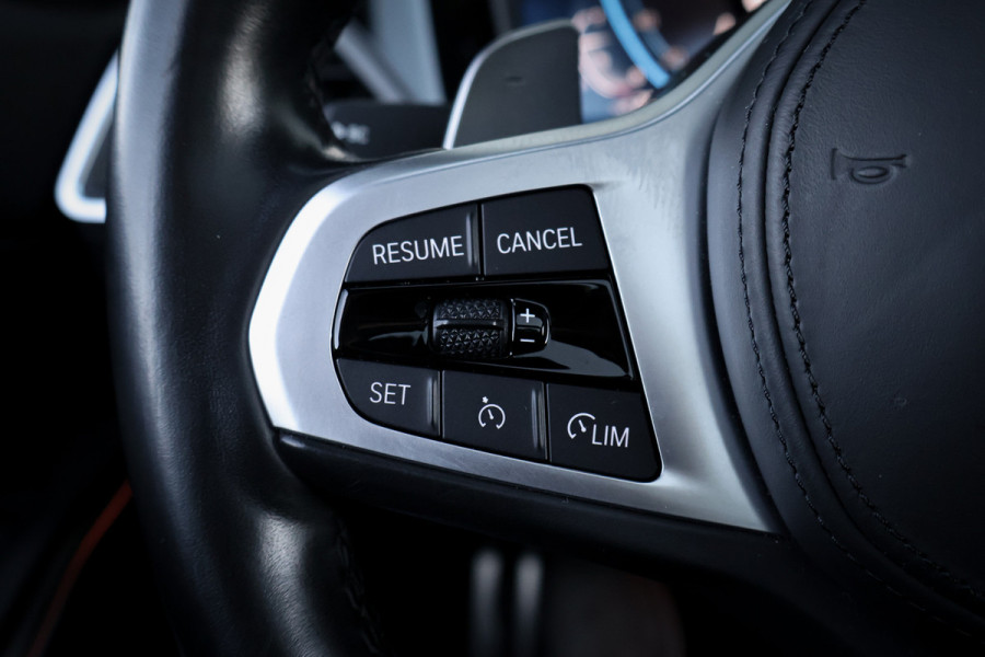 BMW 3 Serie Touring 330e M-SPORT | STOELVERWARMING | CRUISE CONTROL | ACHTERUITRIJCAMERA | APPLE CARPLAY | SFEERVERLICHTING | ORIGINEEL NEDE