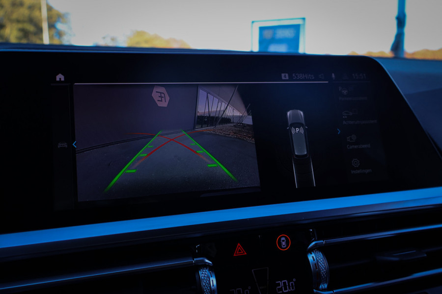 BMW 3 Serie Touring 330e M-SPORT | STOELVERWARMING | CRUISE CONTROL | ACHTERUITRIJCAMERA | APPLE CARPLAY | SFEERVERLICHTING | ORIGINEEL NEDE