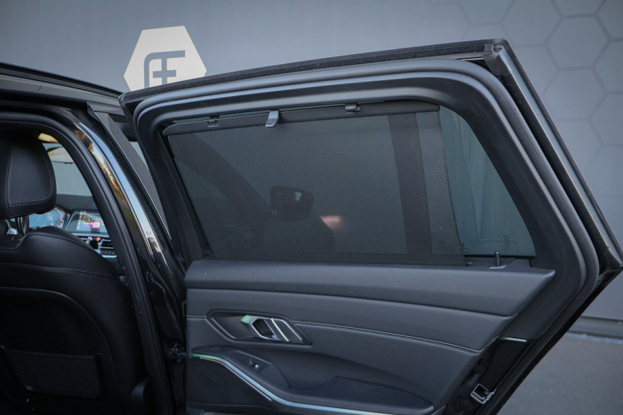 BMW 3 Serie Touring 330e M-SPORT | STOELVERWARMING | CRUISE CONTROL | ACHTERUITRIJCAMERA | APPLE CARPLAY | SFEERVERLICHTING | ORIGINEEL NEDE