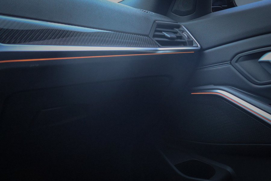 BMW 3 Serie Touring 330e M-SPORT | STOELVERWARMING | CRUISE CONTROL | ACHTERUITRIJCAMERA | APPLE CARPLAY | SFEERVERLICHTING | ORIGINEEL NEDE