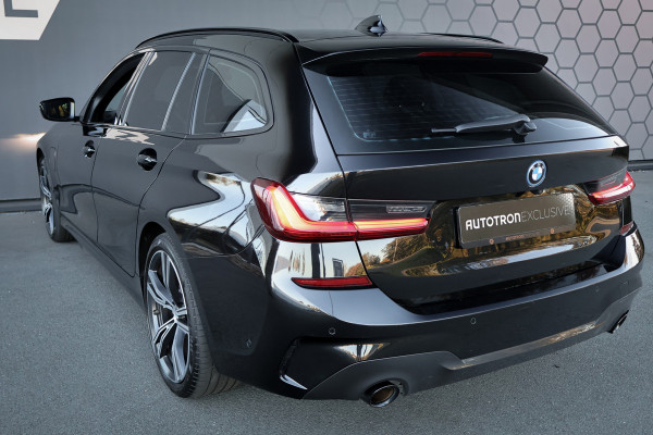 BMW 3 Serie Touring 330e M-SPORT | STOELVERWARMING | CRUISE CONTROL | ACHTERUITRIJCAMERA | APPLE CARPLAY | SFEERVERLICHTING | ORIGINEEL NEDE