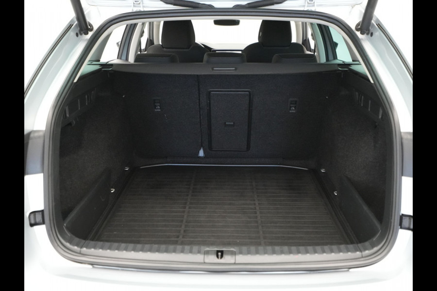 Škoda Octavia Combi 1.5 TSI 150pk First Edition Navigatie Stoelverwarming Acc Led ARGON