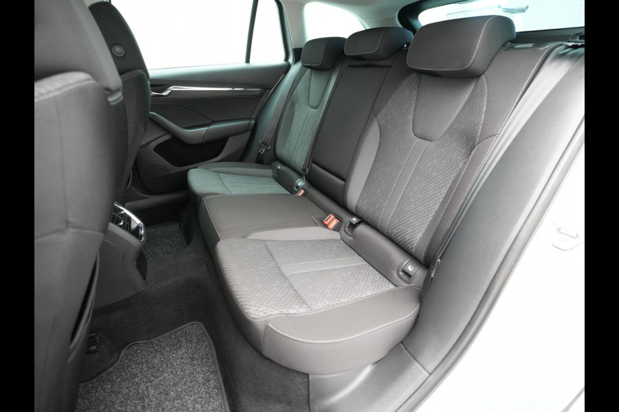 Škoda Octavia Combi 1.5 TSI 150pk First Edition Navigatie Stoelverwarming Acc Led ARGON