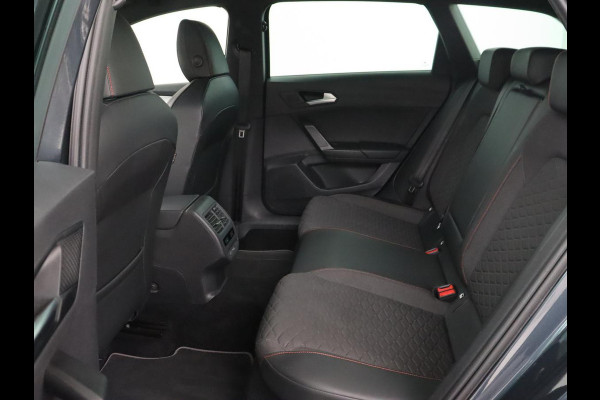 Seat Leon 1.5 TSI FR Launch Edition | Trekhaak | Adaptive cruise | Carplay | Navigatie | Full LED | DAB | Climate control | Parkeerhulp | Sfeerverlichting | Digital Cockpit