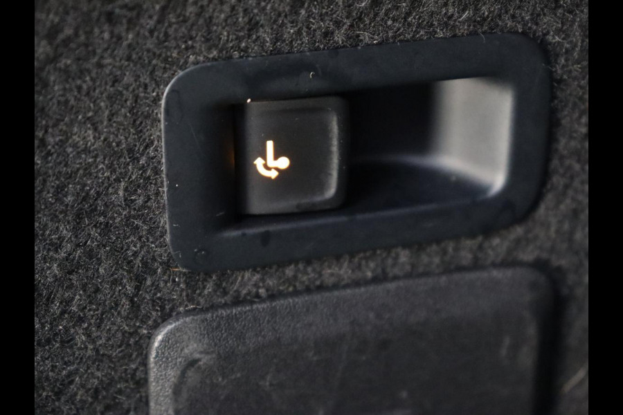 Seat Leon 1.5 TSI FR Launch Edition | Trekhaak | Adaptive cruise | Carplay | Navigatie | Full LED | DAB | Climate control | Parkeerhulp | Sfeerverlichting | Digital Cockpit