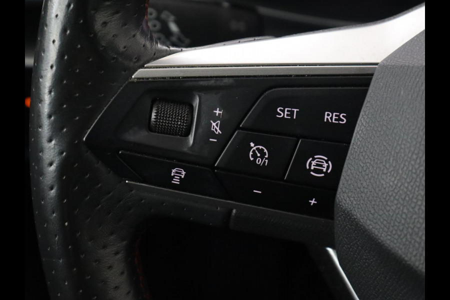 Seat Leon 1.5 TSI FR Launch Edition | Trekhaak | Adaptive cruise | Carplay | Navigatie | Full LED | DAB | Climate control | Parkeerhulp | Sfeerverlichting | Digital Cockpit