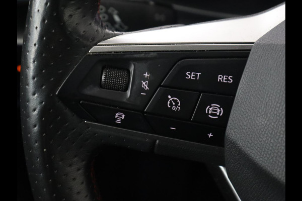 Seat Leon 1.5 TSI FR Launch Edition | Trekhaak | Adaptive cruise | Carplay | Navigatie | Full LED | DAB | Climate control | Parkeerhulp | Sfeerverlichting | Digital Cockpit