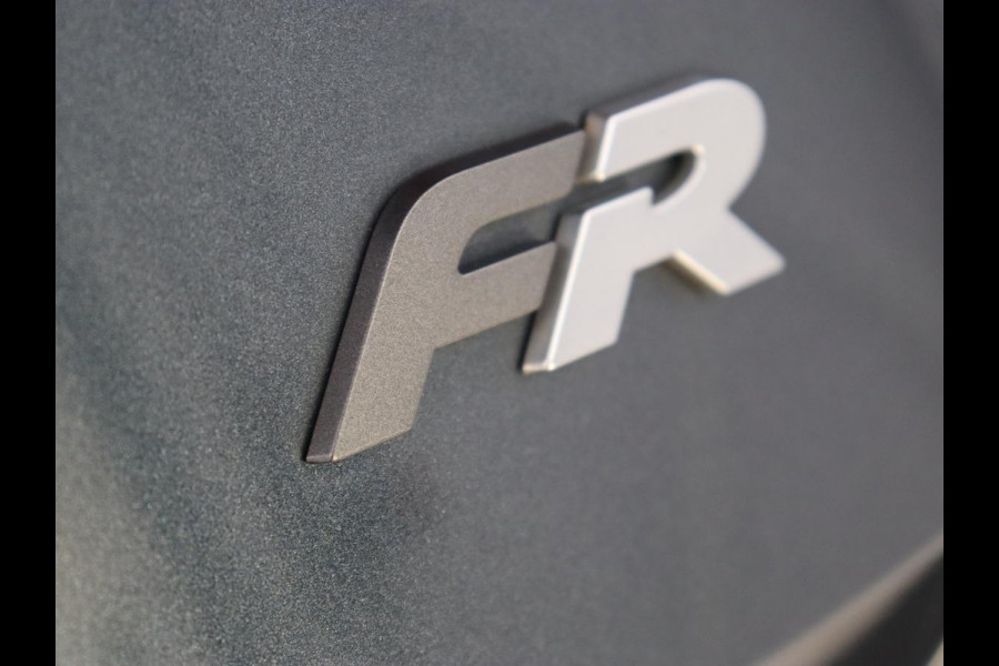 Seat Leon 1.5 TSI FR Launch Edition | Trekhaak | Adaptive cruise | Carplay | Navigatie | Full LED | DAB | Climate control | Parkeerhulp | Sfeerverlichting | Digital Cockpit