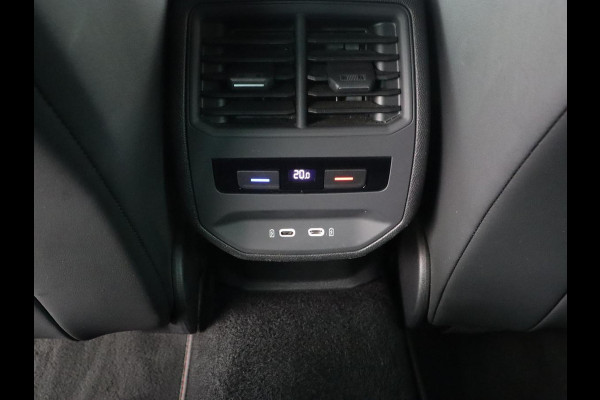 Seat Leon 1.5 TSI FR Launch Edition | Trekhaak | Adaptive cruise | Carplay | Navigatie | Full LED | DAB | Climate control | Parkeerhulp | Sfeerverlichting | Digital Cockpit