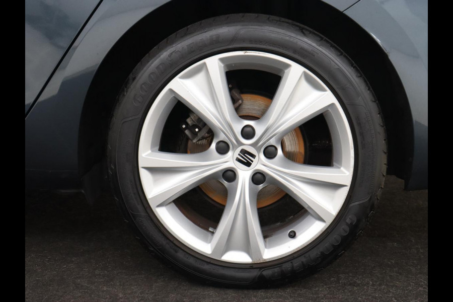 Seat Leon 1.5 TSI FR Launch Edition | Trekhaak | Adaptive cruise | Carplay | Navigatie | Full LED | DAB | Climate control | Parkeerhulp | Sfeerverlichting | Digital Cockpit