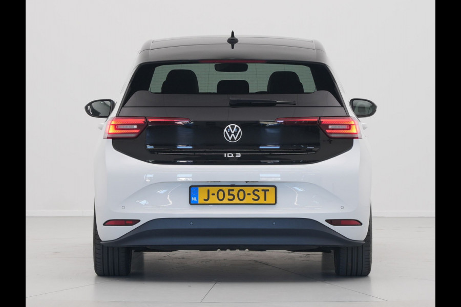 Volkswagen ID.3 First Max 58 kWh 204pk Trekhaak Navigatie Camera Stoelverwarming Side ass. ARGON