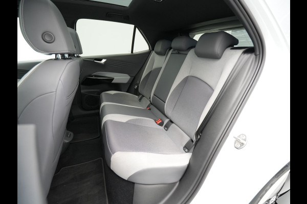 Volkswagen ID.3 First Max 58 kWh 204pk Trekhaak Navigatie Camera Stoelverwarming Side ass. ARGON