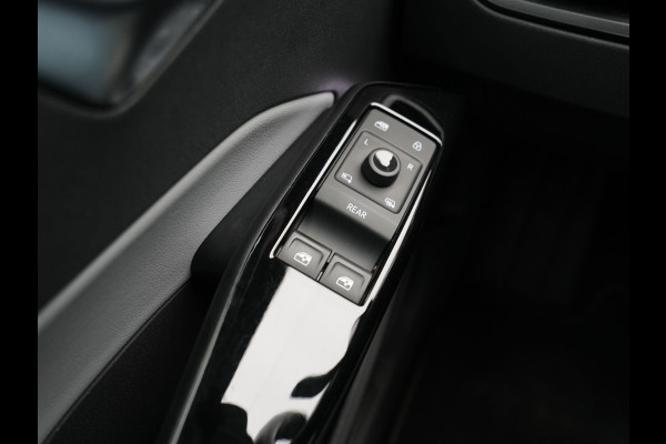Volkswagen ID.3 First Max 58 kWh 204pk Trekhaak Navigatie Camera Stoelverwarming Side ass. ARGON