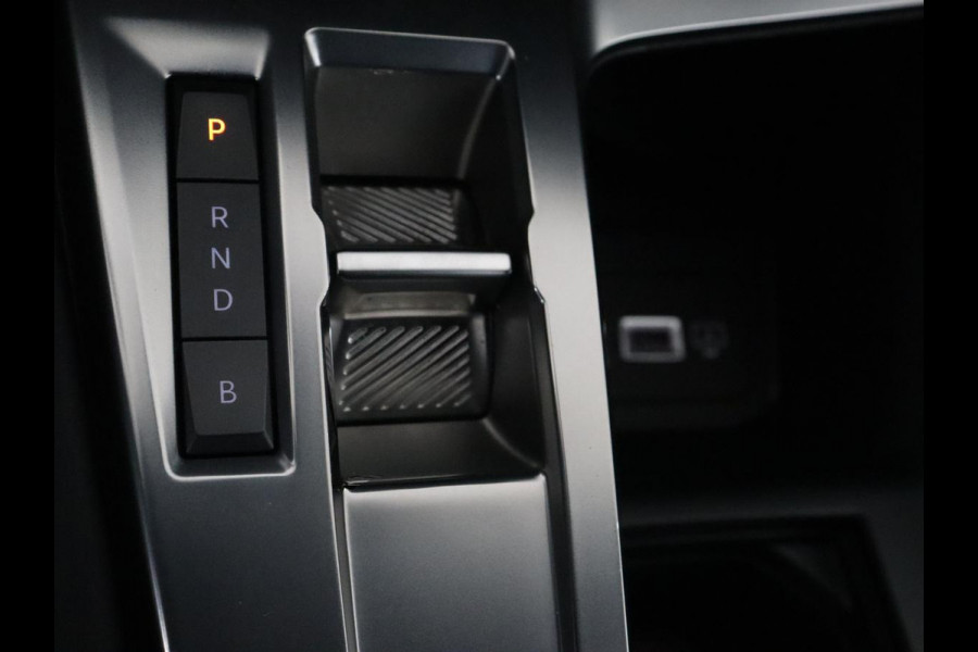 Peugeot 308 1.6 PHEV 225 GT | Panoramadak | Stoelverwarming | 360 Camera | Focal Sound | Adaptive cruise | Matrix LED | Keyless | Carplay | Navigatie | Leder/Alcantara | Dodehoek detectie | Plug In