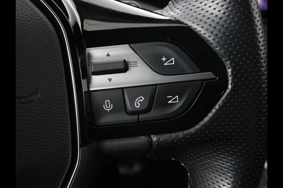 Peugeot 308 1.6 PHEV 225 GT | Panoramadak | Stoelverwarming | 360 Camera | Focal Sound | Adaptive cruise | Matrix LED | Keyless | Carplay | Navigatie | Leder/Alcantara | Dodehoek detectie | Plug In